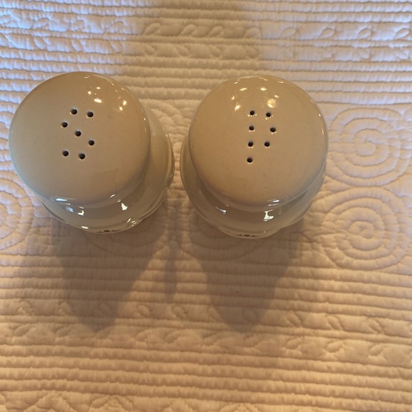 Longaberger salt and pepper shakers - Picture 2 of 6